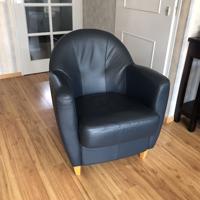 Donker blauwe leren fauteuil 