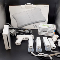 Nintendo Wii + 4 controllers + 2 nunchuks + 1 Wii geweer + 7