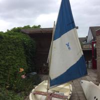 Jeugd-zeil-roei-speelbootje