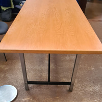 Eettafel staal onderstel afgezaagd blad