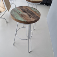 4 metalen barkrukken met houten zitting