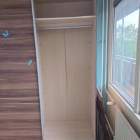 Kledingkast met schuifdeuren