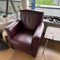 Bank met bijhoudende stoel