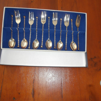 Zilveren lepeltjes en vorkjes