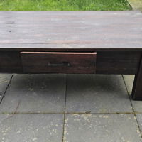 Bruine salontafel met lade