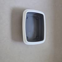Twee vrijwel ongebruikte kattentoiletten