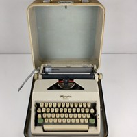 Olympia Monica typemachine