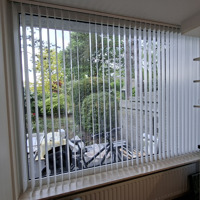 Verticale lamellen kleur wit op rail