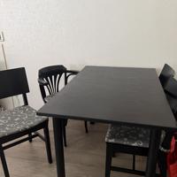 Eetkamertafel met 5 stoel