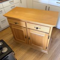 Leuke licht eiken kastje