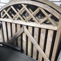 mooie  houten  hekken  als  nieuw