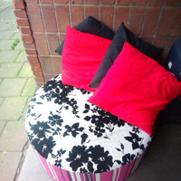 Poef / zitten /tafel / deco