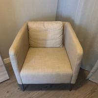 beige stoel van Ikea 