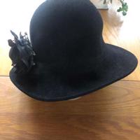 leuke mooie zwarte vilten hoed met rozet