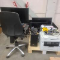 leegverkoop beeldschermen desktops en toebehoren