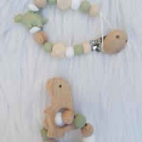 Baby geschenkset speenkoord + rammelaar dino stekel khaki