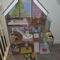 Mooi groot poppenhuis