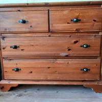 Mooi grenen ladekastje