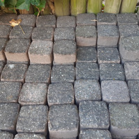 Wie red deze stenen van een plekje bij de stort