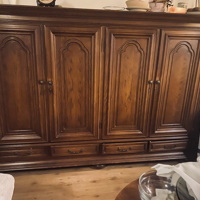 Grote kast/ eettafel/ kleine salontafels 