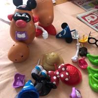 een doos vol leuk kinder speelgoed 
