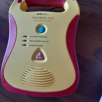 te koop  2 AED trainers