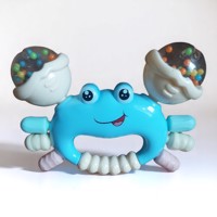 Bijtring en rammelaar in 1 blauwe krab