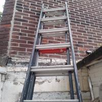 Uitschuifbare ladder in goede staat