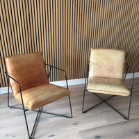 2 cognac stoelen / fauteuils 