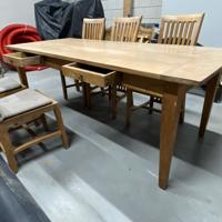 Teakhouten eetkamer tafel en 6 stoelen