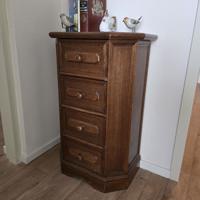 Grote eikenhouten kast