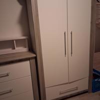 Baby/Kinderkamer meubelset: commode, kledingkast en bovenplank 