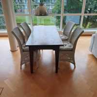 eetkamertafel met 4 stoelen