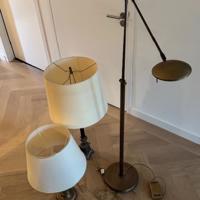 2 klassieke lampen met kap, tafelmodel. 1 staande lamp