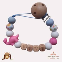 nr 10 noekies naam speenkoord dino langnek roze bloemetjes