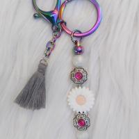 Sleutelhanger - tashanger metallic roze zilver met bloemetje