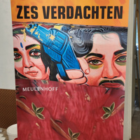 Poster van een boek: 'Zes verdachten'