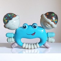 Bijtring en rammelaar in 1 blauw krab