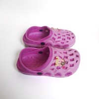 Crocs slipper schoen verticaal pink fuchsia met meisje 31