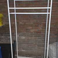 Witte open garderobe kast