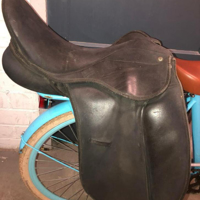 Premiere quality saddlery dressuurzadel