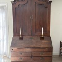 Kast met kuif los aanwezig