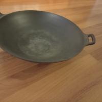 Gietijzeren wok in goede staat, diameter bovenkant 36,5 cm