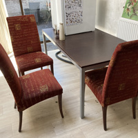 3 eetkamerstoelen, rode stof, hoge rug