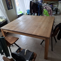 Vierkante tafel  uit hout