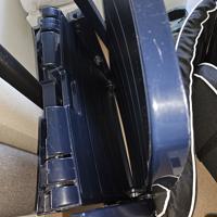 Ligbed blauw kunststof met zwart kussen