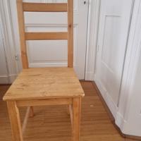 4 houten stoelen