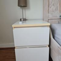 2 witte MALM nachtkastjes