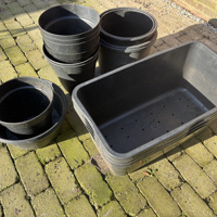 Diverse plastic kuipen/potten