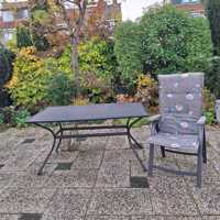 Tuinset en drie kunststof  stoenen